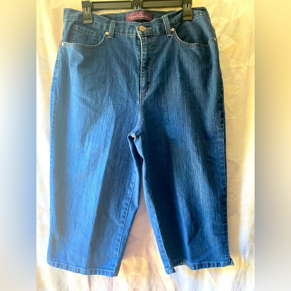 Women’s Gloria Vanderbilt blue Jean capris